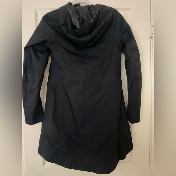 lululemon black rain jacket size 2 - Picture 2 of 9